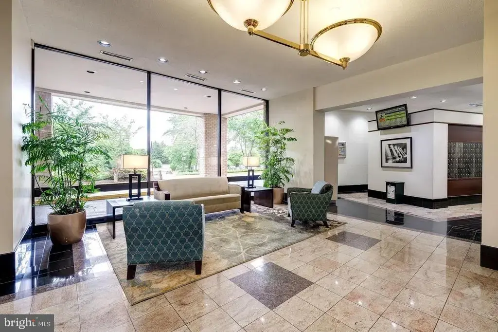 203 Yoakum Pkwy #821, ALEXANDRIA