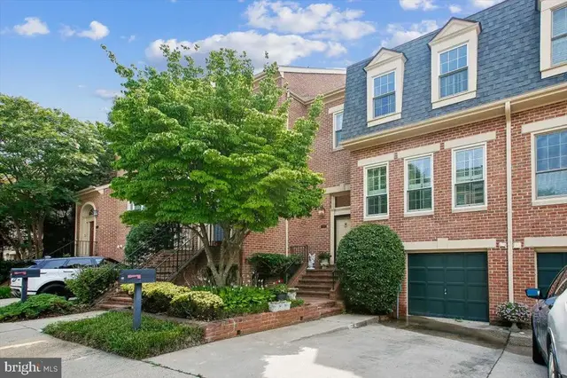1403 Mclean Mews Ct, Mclean