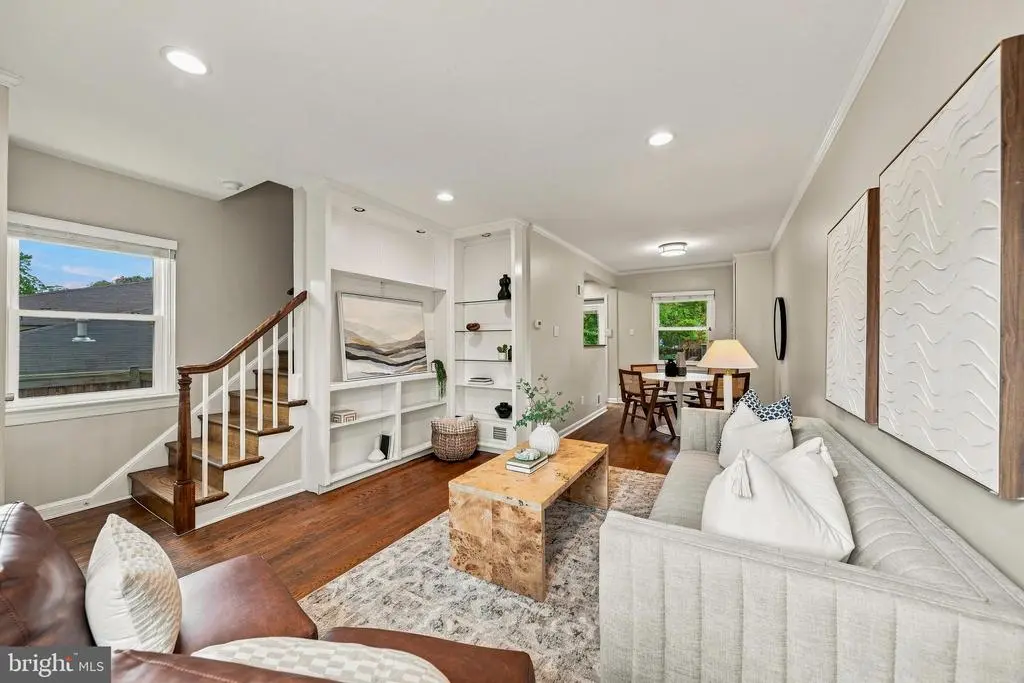 8 E Masonic View Ave, ALEXANDRIA