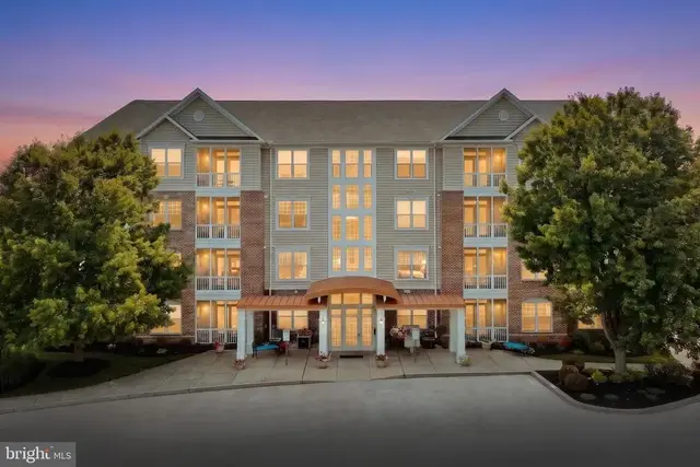 1010 Crest Way #402, York