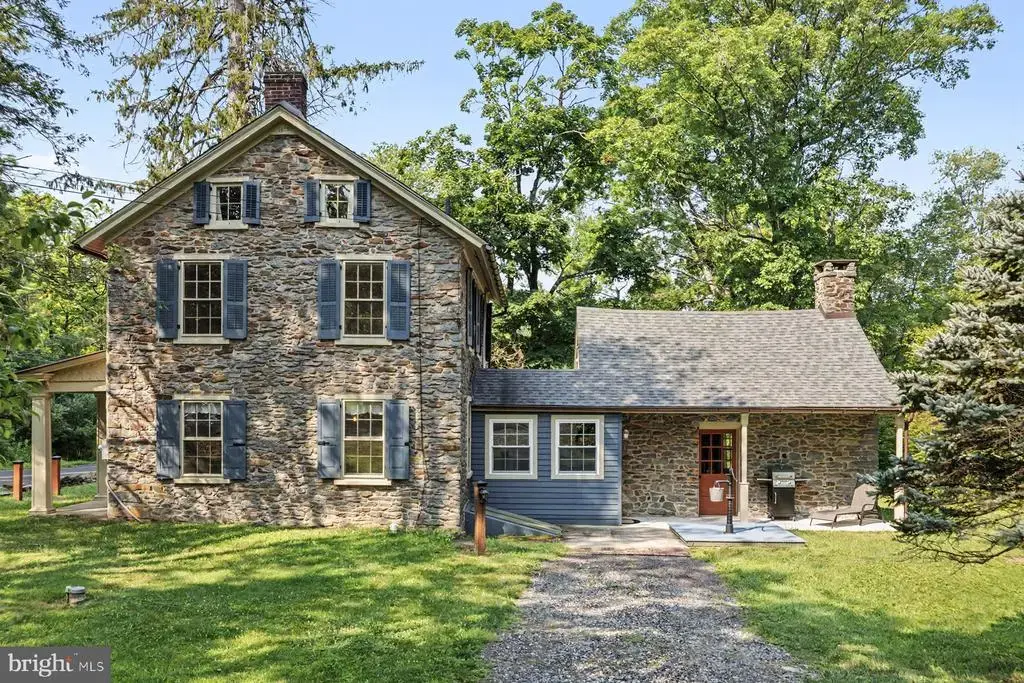 1067 W Thatcher Rd, QUAKERTOWN