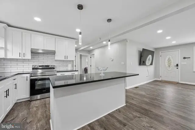 2 Gina Dr, Middletown