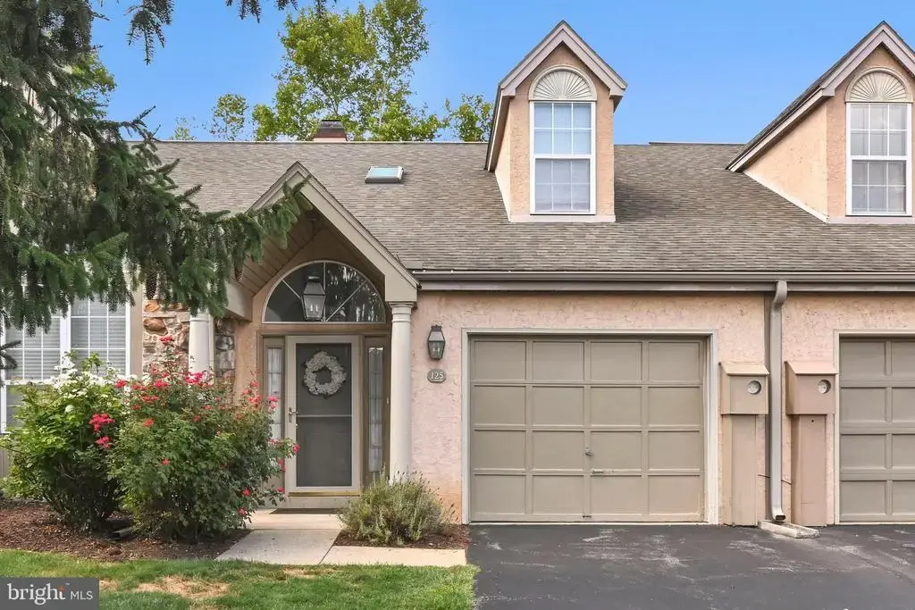 125 Greenview Dr, LANCASTER