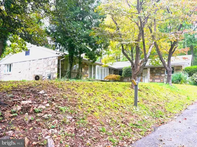 500 Martin Ln, Dresher
