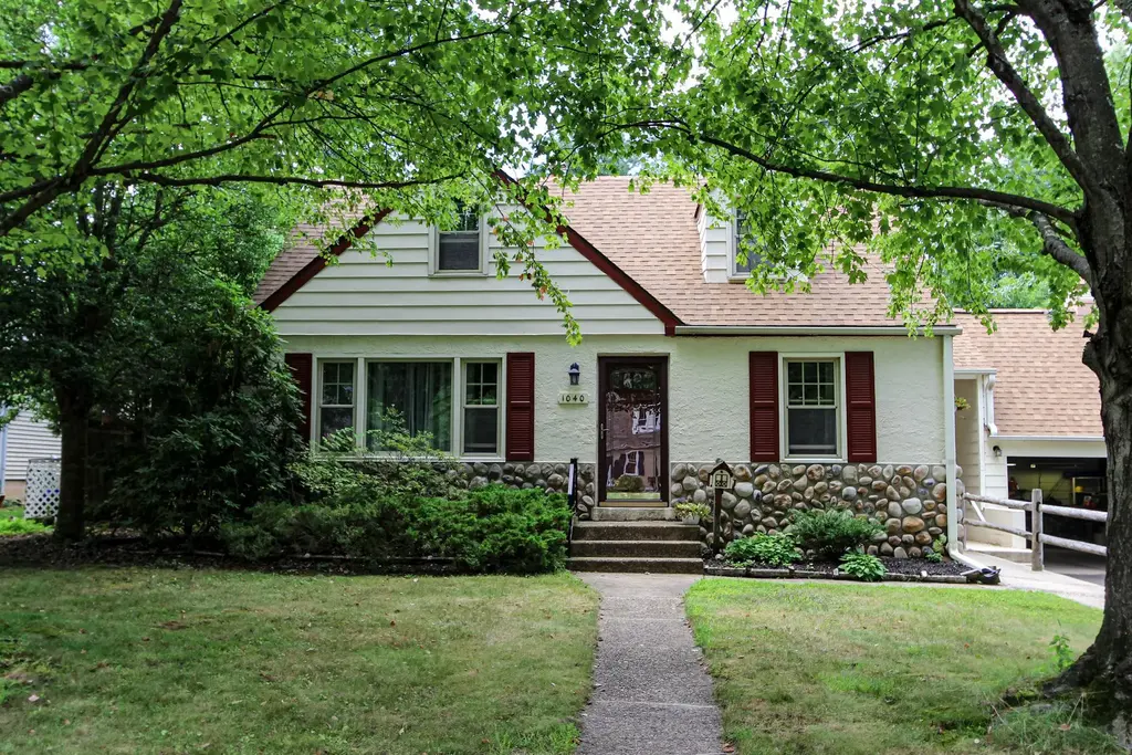 1040 Cherry Ln, SOUTHAMPTON