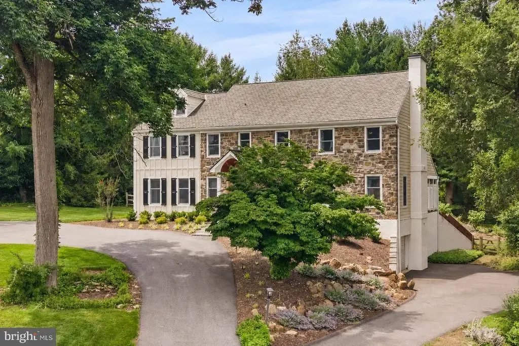 112 Hunt Valley Cir, BERWYN