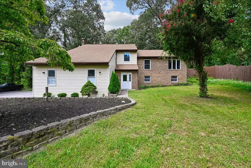 8202-a Waterford Rd, PASADENA