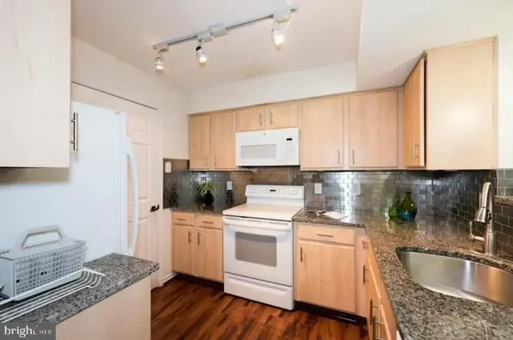 1519 Lincoln Way #301, MCLEAN