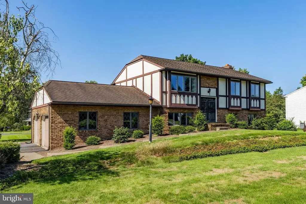1525 Edinborough Cir, LANDISVILLE