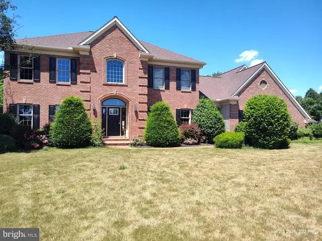 45 Thresher Ct, Lititz