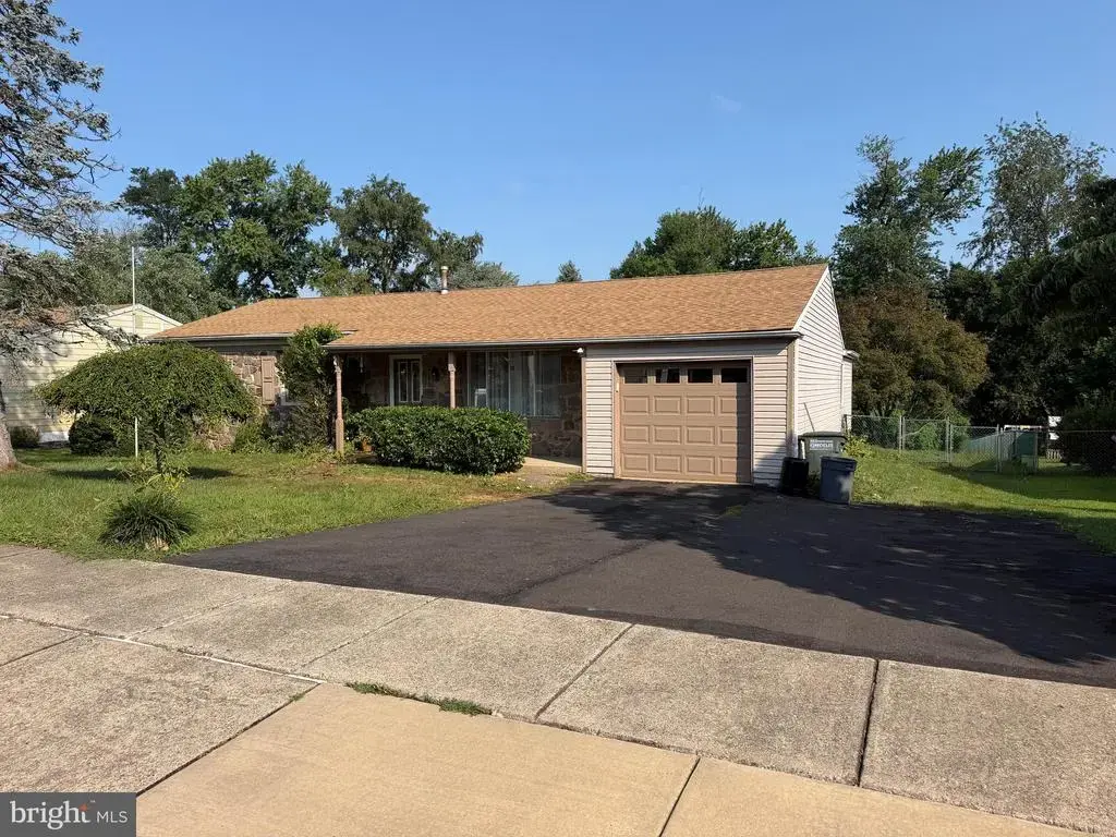 1270 Clover Ln, FEASTERVILLE TREVOSE