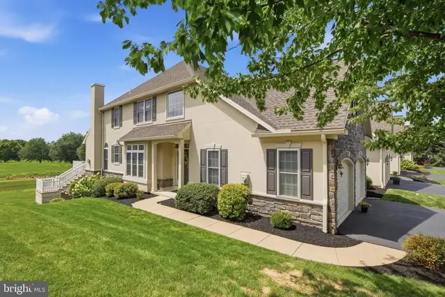 848 Huntington Pl, Lancaster