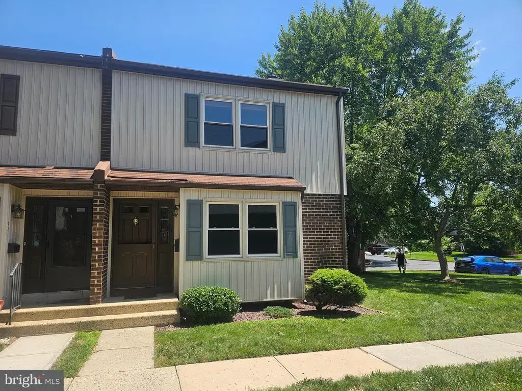 H 12 Shirley Ln, LAWRENCEVILLE