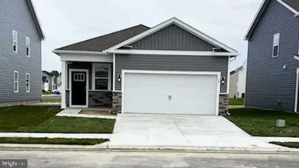 28 Chesapeake Dr, SEAFORD