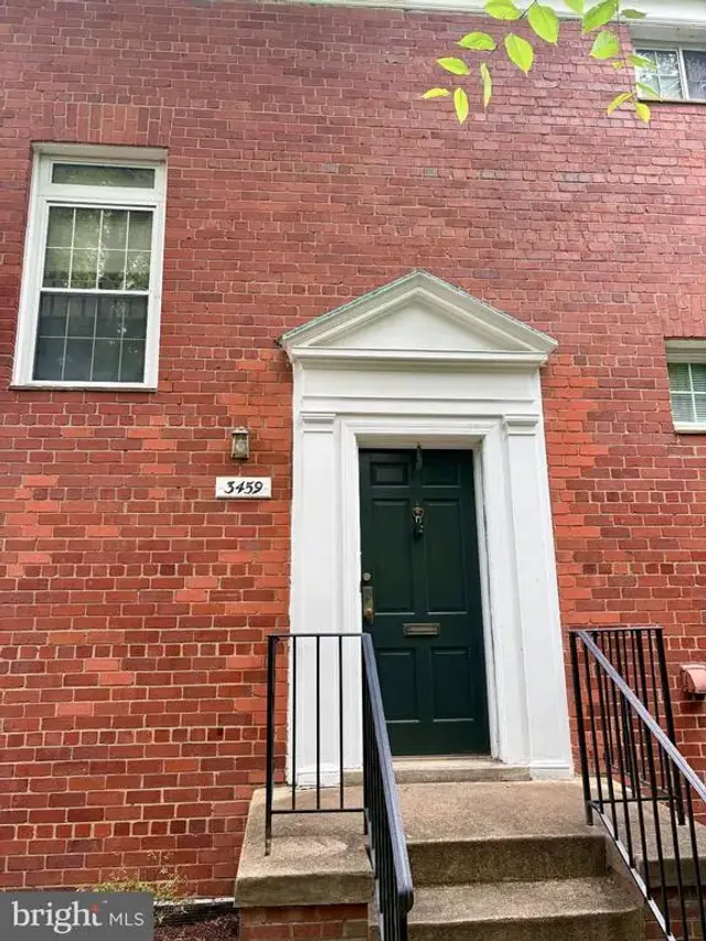 3459 Martha Custis Dr, Alexandria