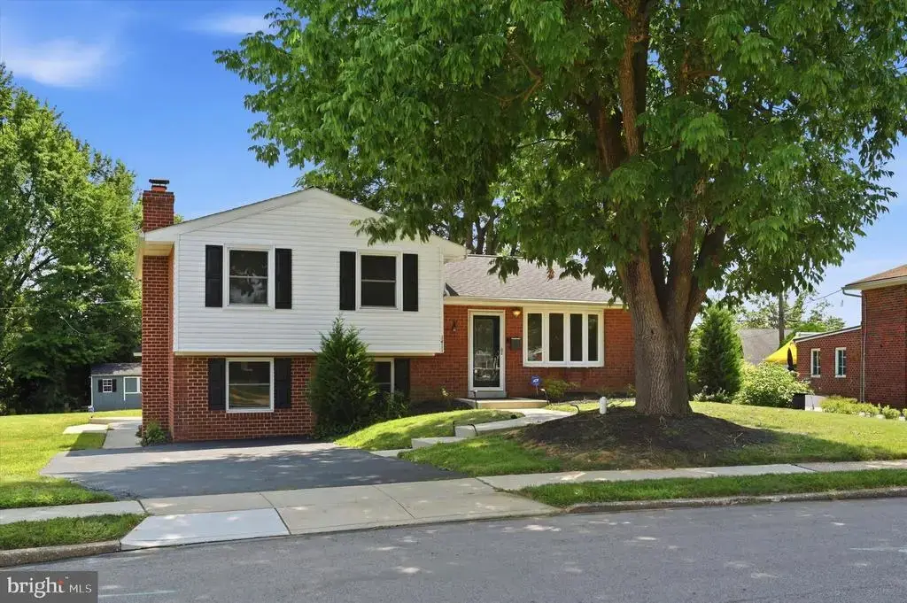 1411 Sandwood Rd, CONSHOHOCKEN