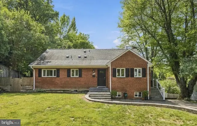 6429 Eppard St, Falls Church