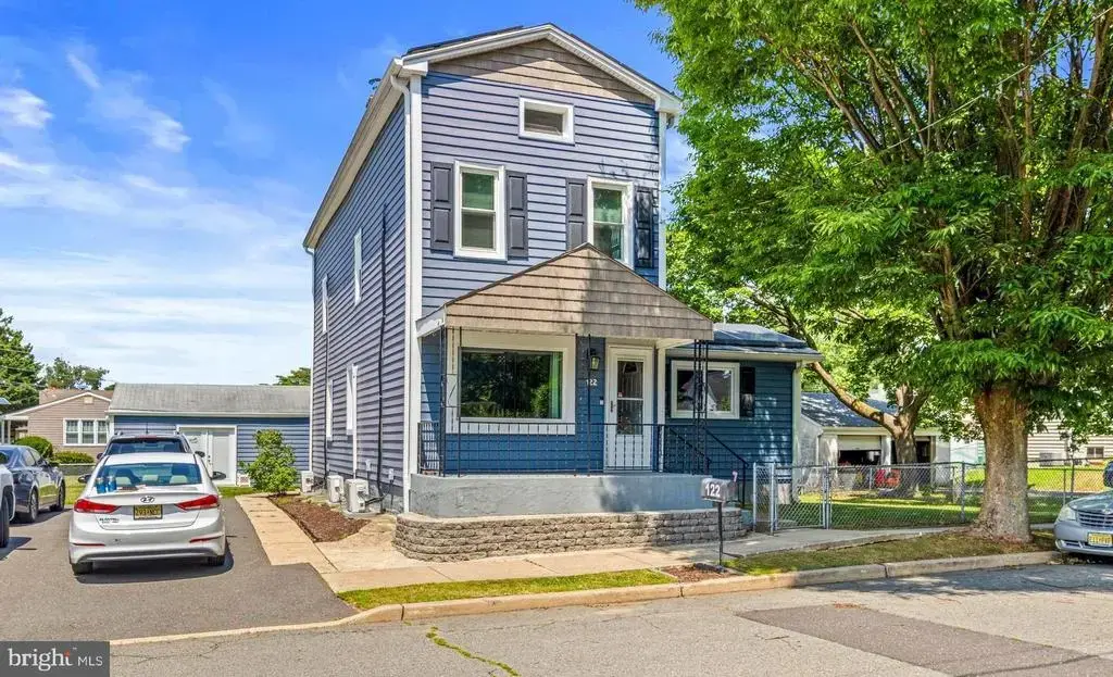 122 Chapman Ave, HAMILTON