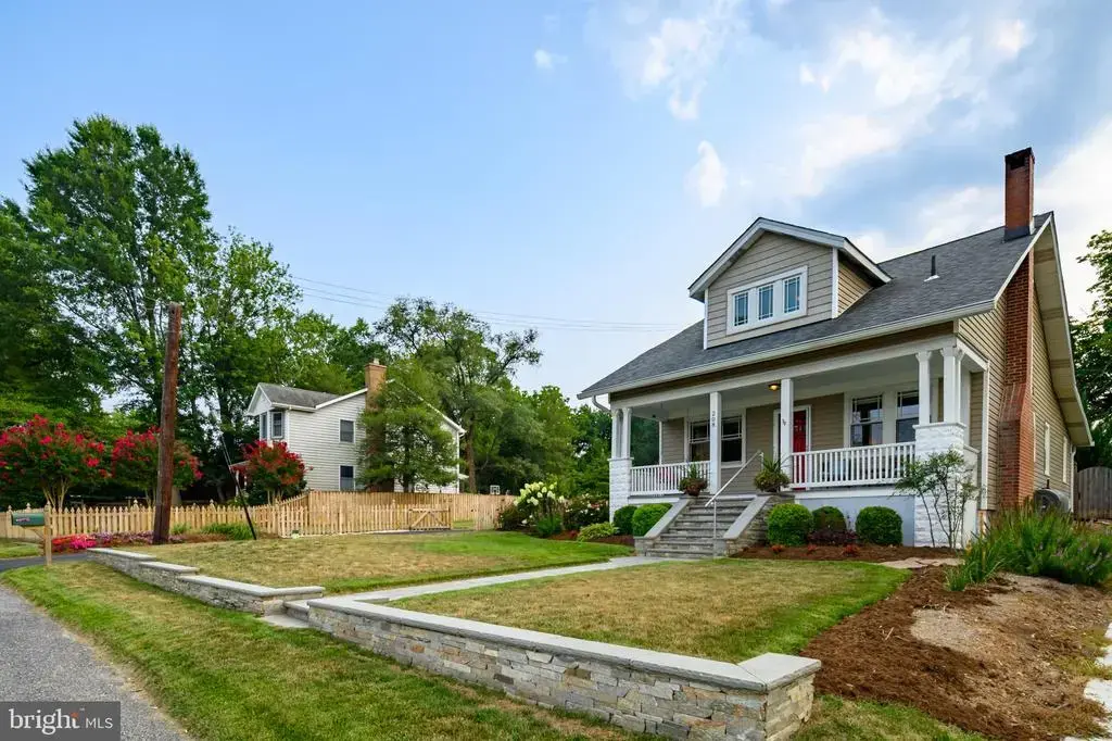 208 Edgewater Dr, EDGEWATER