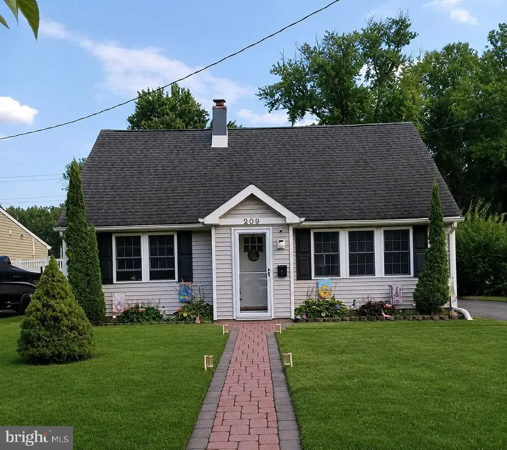 209 Eaton Ave, HAMILTON