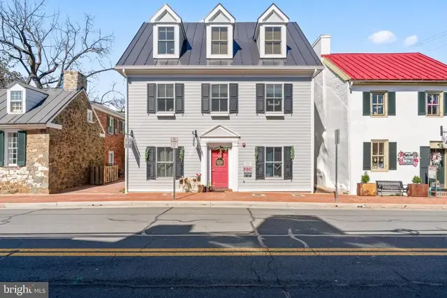 104 Loudoun St Sw, Leesburg