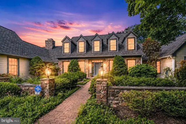 2 Steeplechase Ln, Malvern
