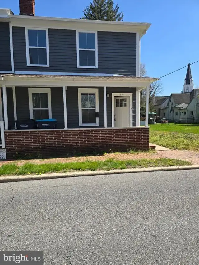 121 W Mount Vernon St, Smyrna