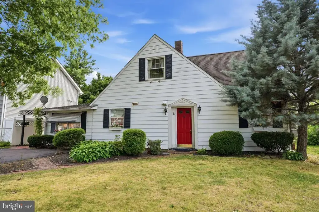 139 Northpark Dr, LEVITTOWN