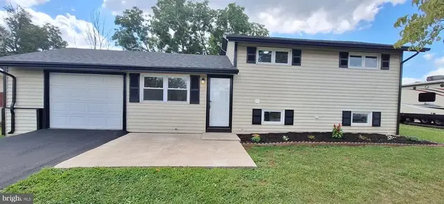 3140 Lark Dr, York