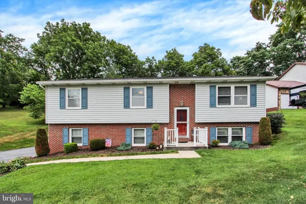 807 Pine Grove Dr, WAYNESBORO
