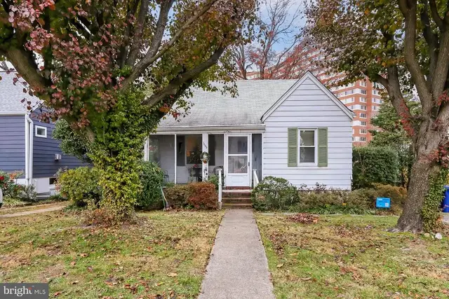 1025 16th St S, Arlington