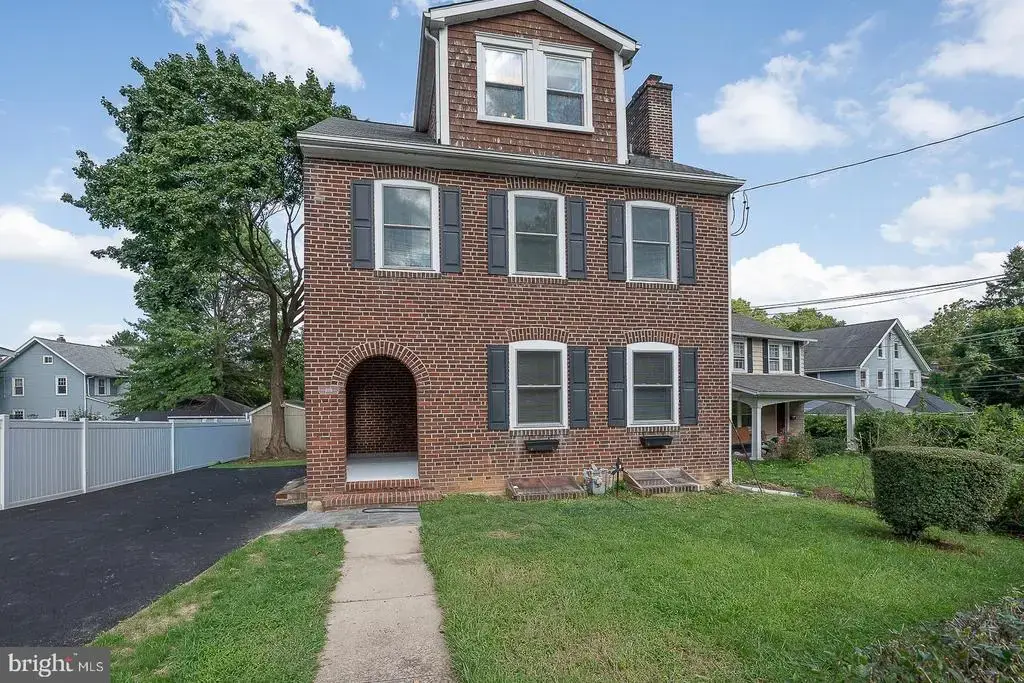 107 W Circular Ave, PAOLI