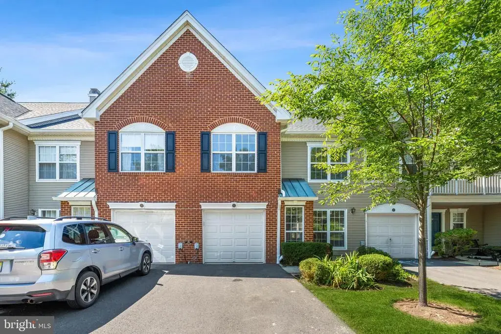 16 Lee Ct, PLAINSBORO