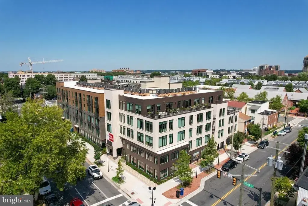 701 N Henry St #213, ALEXANDRIA
