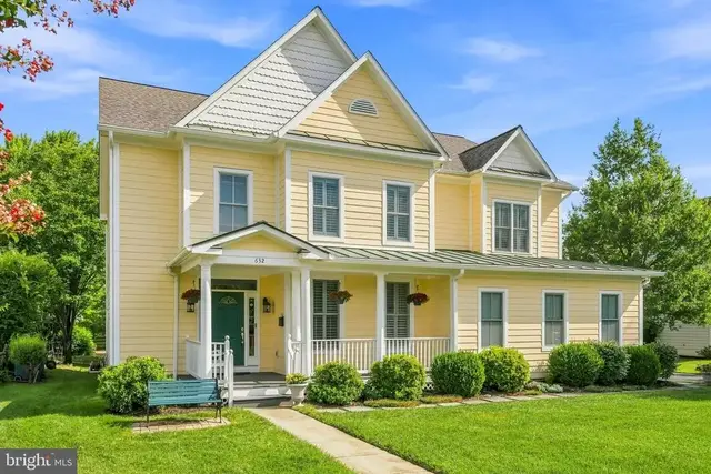 632 Nash St, Herndon
