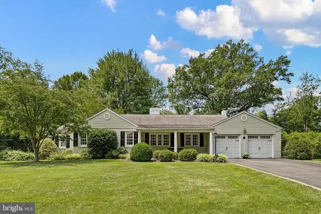 12 Westover Cir, Wilmington