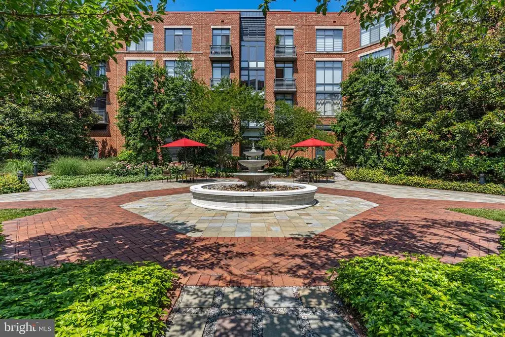 520 John Carlyle St #304, ALEXANDRIA