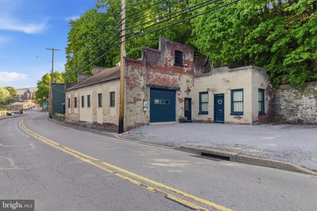 146 S Water St, BELLEFONTE
