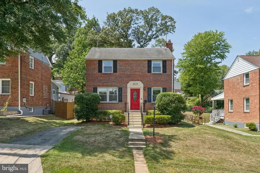 4826 Woodlawn Dr, HYATTSVILLE