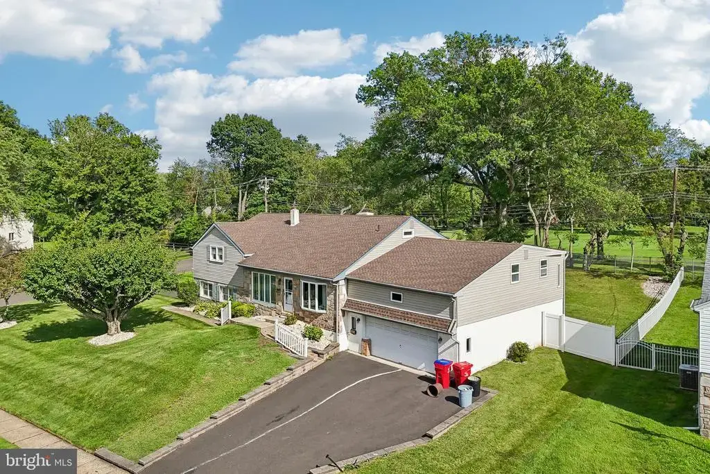 865 Worthington Dr, WARMINSTER