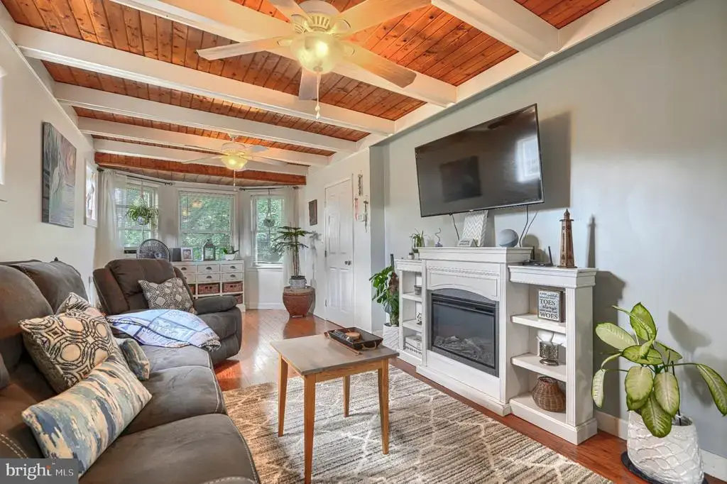 6828 Harewood Park Dr, MIDDLE RIVER
