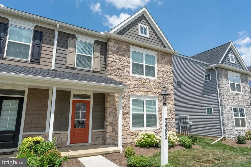 2482 Artesian Way, LANCASTER