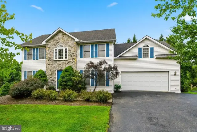 9 Sycamore Dr, Reading