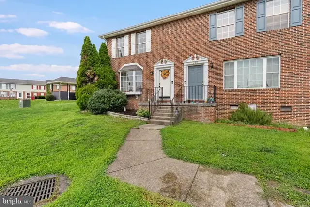 222 Parkside Dr, Winchester