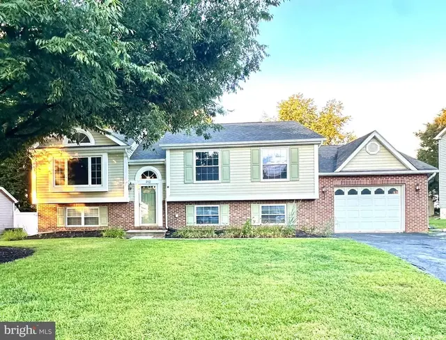 212 Sandstone Dr, Walkersville