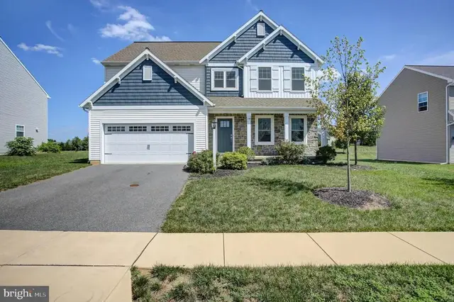 14 Danbury Dr, Mechanicsburg