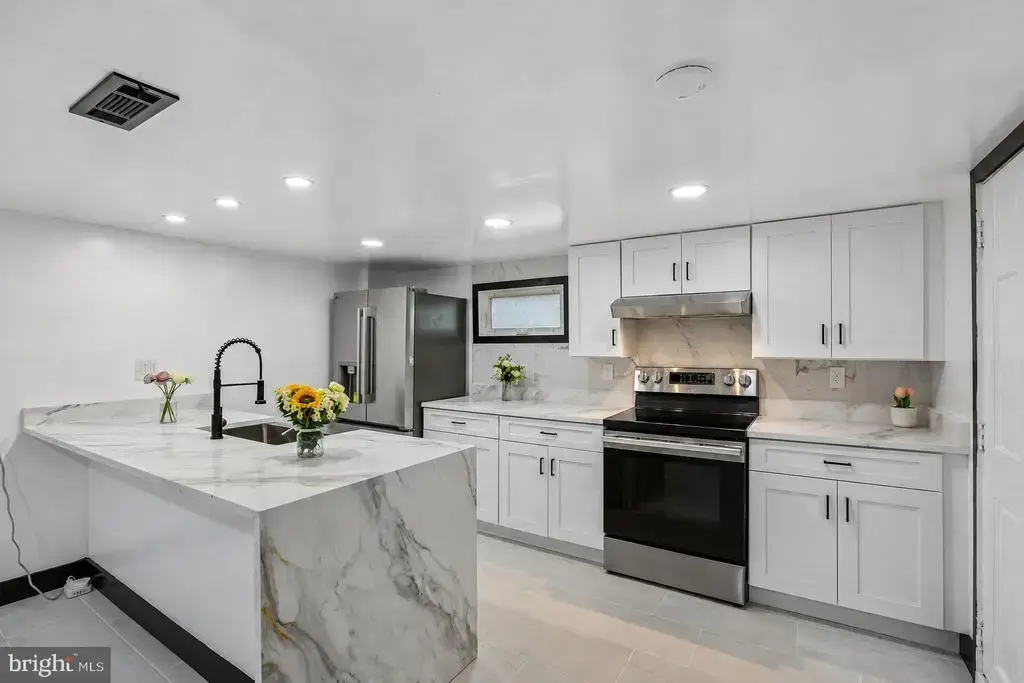 1110 Bradley Rd, PASADENA