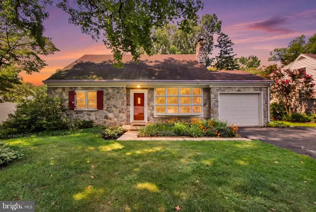 1983 Sterling Pl, LANCASTER