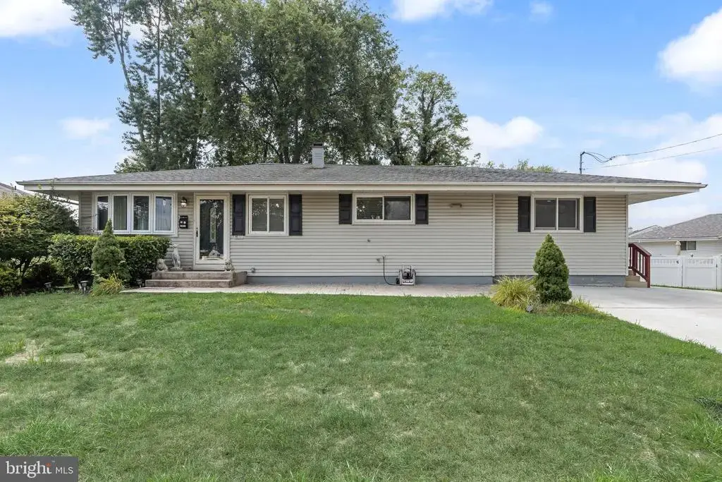 32 Larkin Rd, BURLINGTON