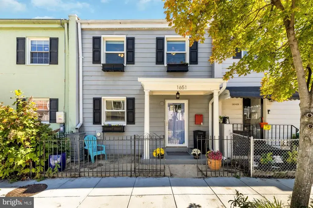 1651 11th Pl Ne, WASHINGTON
